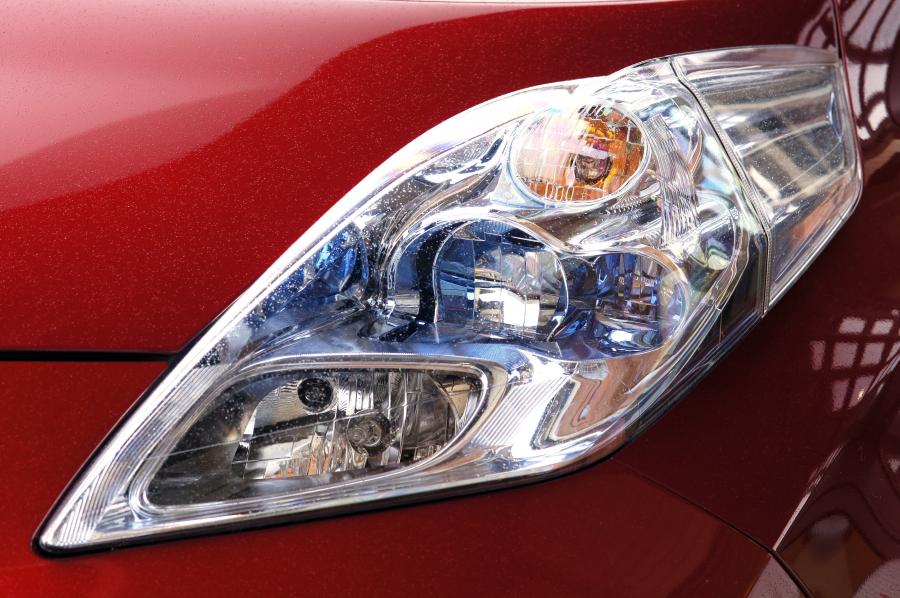  Nissan Leaf 2011 года  (UK) (фото 6 из 14)